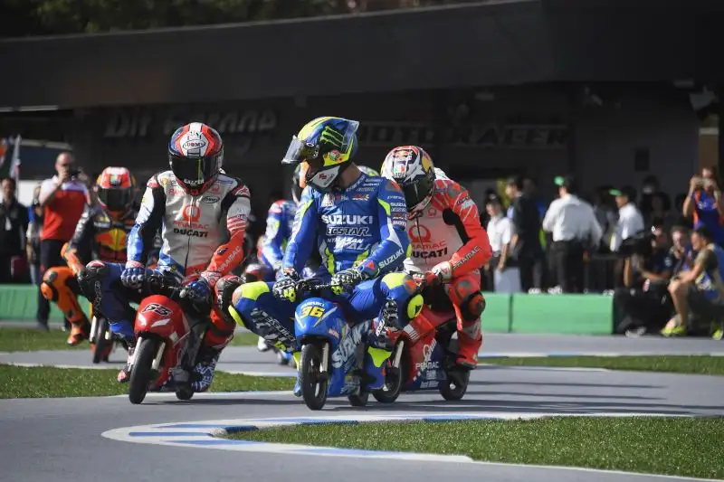 Un simpatico fuori programma ha aperto il fine settimana di Motegi.