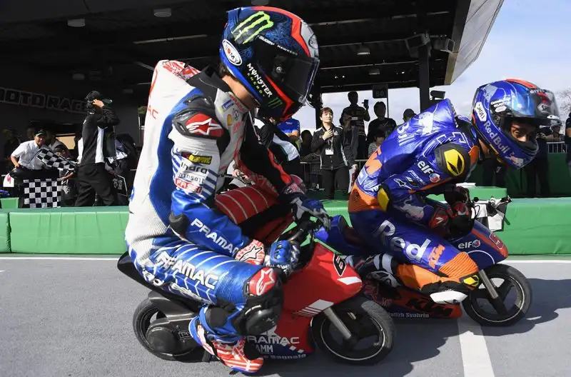 Un simpatico fuori programma ha aperto il fine settimana di Motegi.
