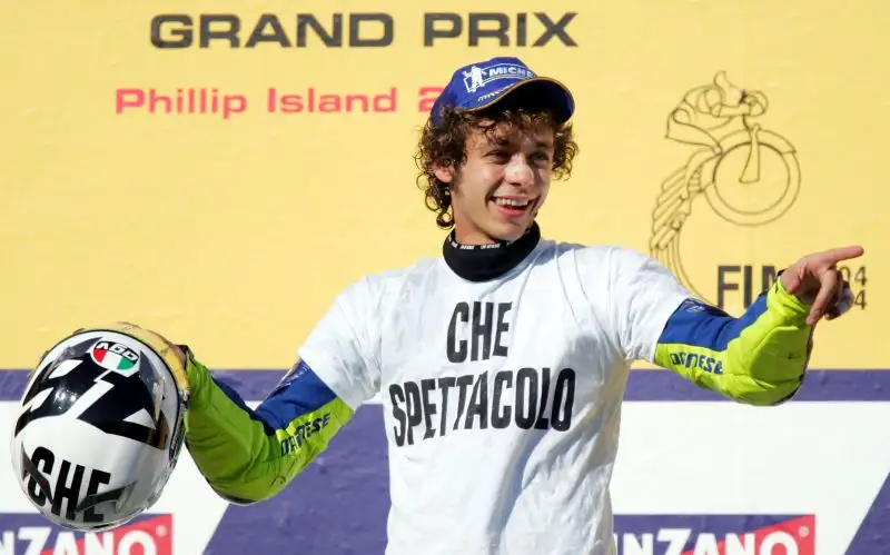 A Phillip Island il n.46 portò a casa il primo titolo iridato nella classe regina con la Yamaha.