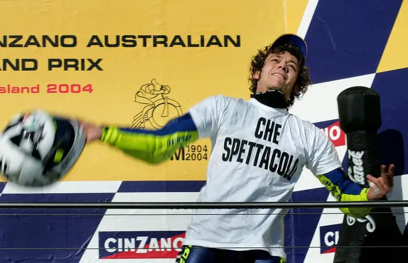 A Phillip Island il n.46 portò a casa il primo titolo iridato nella classe regina con la Yamaha.