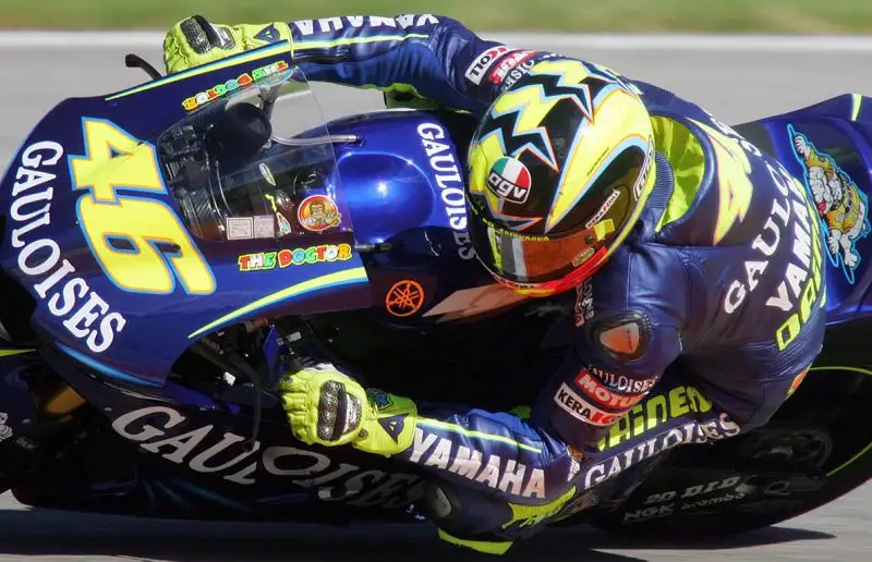 A Phillip Island il n.46 portò a casa il primo titolo iridato nella classe regina con la Yamaha.