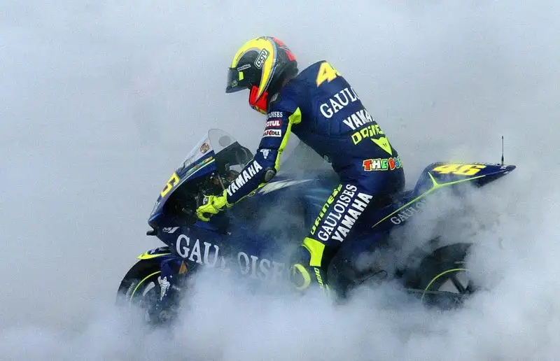 A Phillip Island il n.46 portò a casa il primo titolo iridato nella classe regina con la Yamaha.