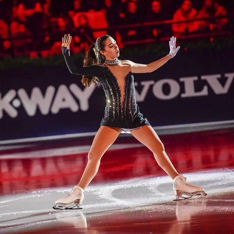 Il 30 novembre del 2019 sarà sul ghiaccio con il meglio del pattinaggio mondiale in occasione del Golden Skate Awards all'Allianz Cloud di Milano.