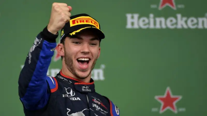 F1, vince Verstappen. Follia Vettel-Leclerc, si autoeliminano. Gara pazza in Brasile, sul podio anche la Toro Rosso di Gasly e Hamilton.