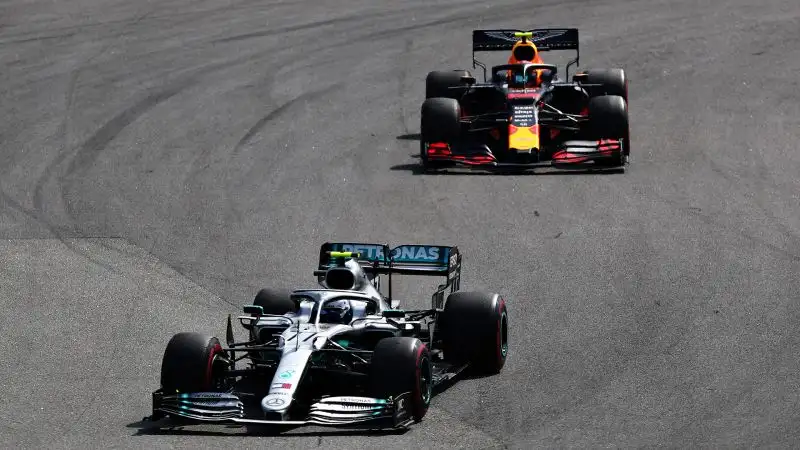 F1, vince Verstappen. Follia Vettel-Leclerc, si autoeliminano. Gara pazza in Brasile, sul podio anche la Toro Rosso di Gasly e Hamilton.