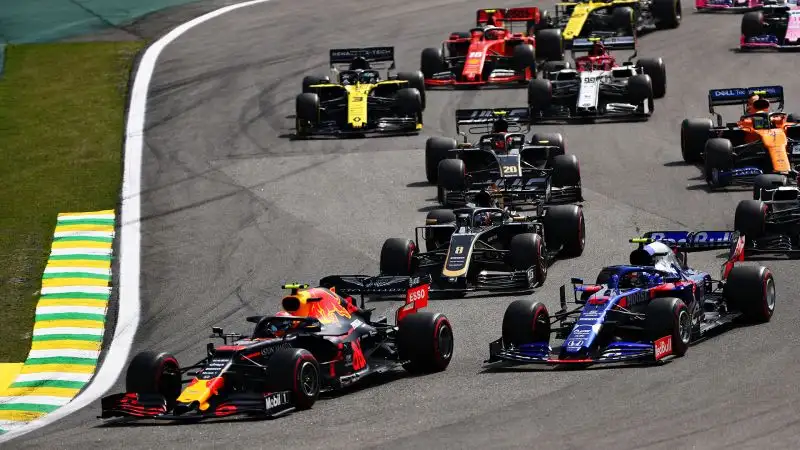 F1, vince Verstappen. Follia Vettel-Leclerc, si autoeliminano. Gara pazza in Brasile, sul podio anche la Toro Rosso di Gasly e Hamilton.