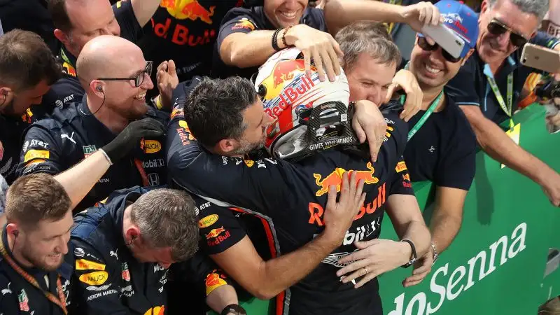F1, vince Verstappen. Follia Vettel-Leclerc, si autoeliminano. Gara pazza in Brasile, sul podio anche la Toro Rosso di Gasly e Hamilton.