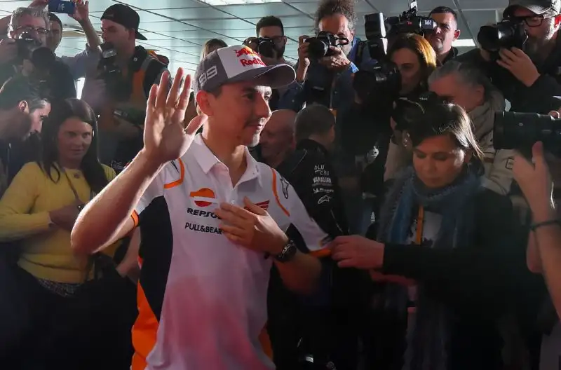 Nel 2019, dopo un anno terribile alla Honda, annuncia il ritiro.