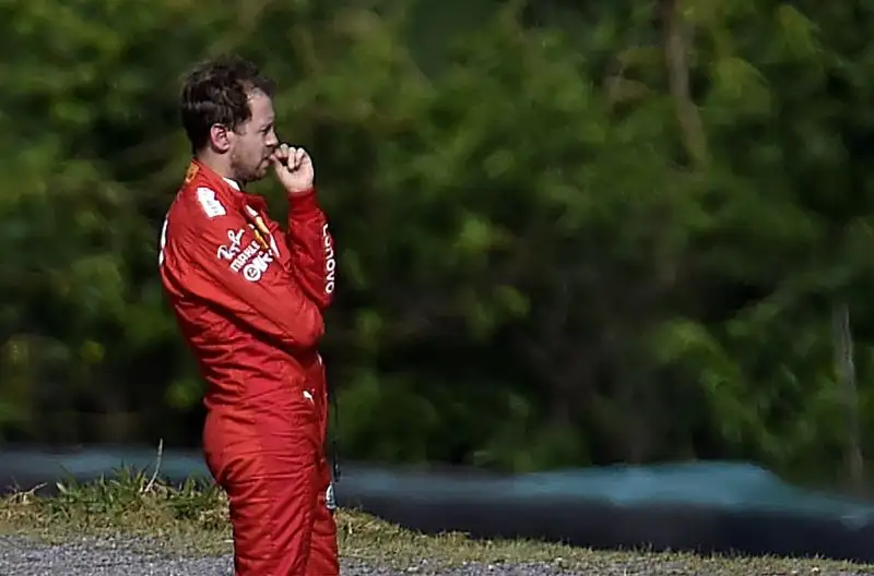 Vettel non si dà pace dopo lo sconcertante scontro con Leclerc nel Gran Premio del Brasile. Le foto.