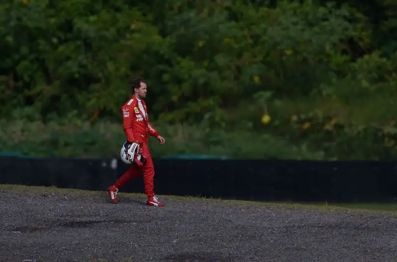 Vettel non si dà pace dopo lo sconcertante scontro con Leclerc nel Gran Premio del Brasile. Le foto.