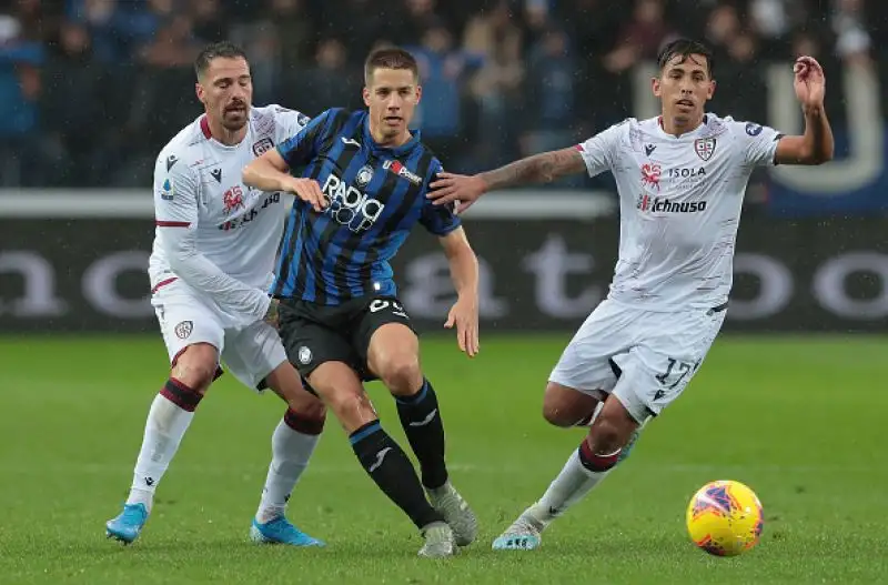 Cagliari da Champions: Atalanta battuta e agganciata. Impresa della squadra di Maran a Bergamo: 2-0 e quarto posto in coabitazione con i nerazzurri.