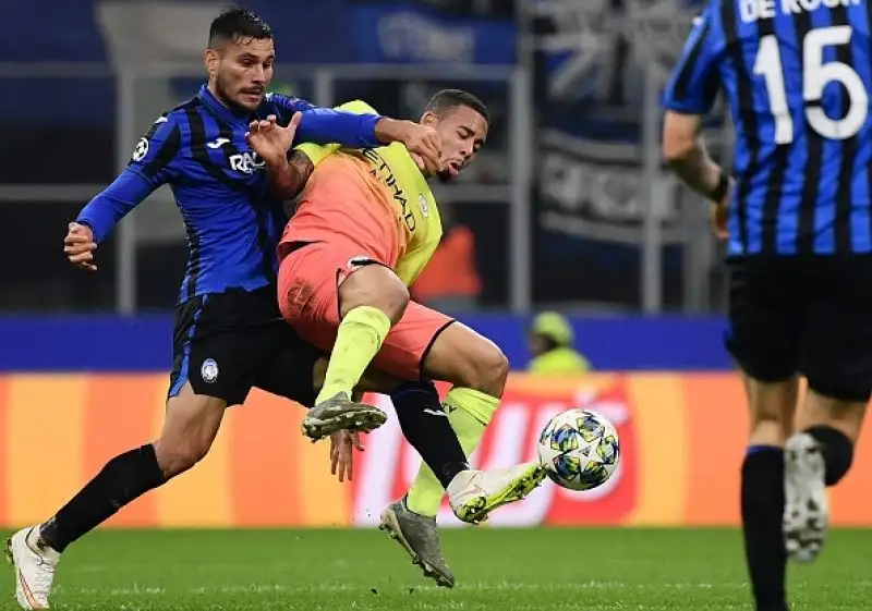 L'Atalanta sfiora l'impresa: frenato il City. La squadra di Gasperini conquista il suo primo storico punto nella competizione continentale.