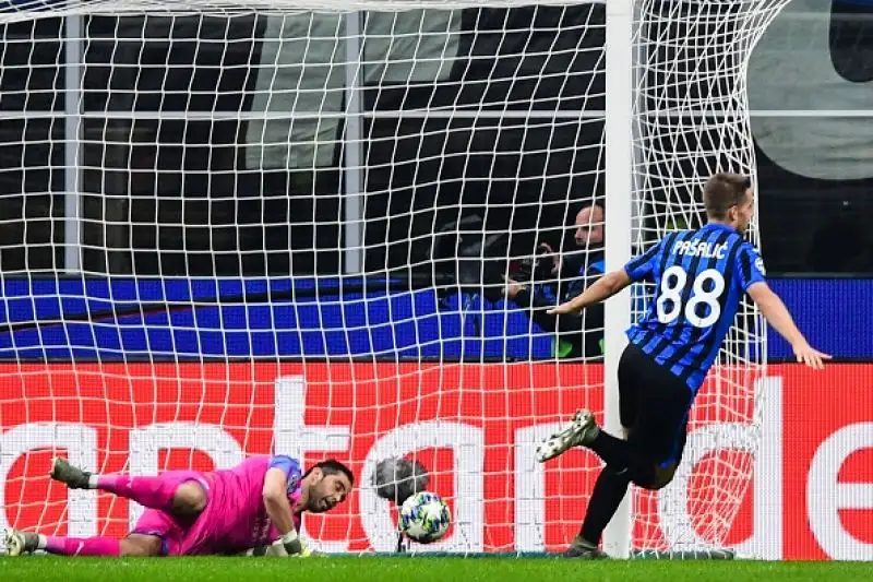 L'Atalanta sfiora l'impresa: frenato il City. La squadra di Gasperini conquista il suo primo storico punto nella competizione continentale.