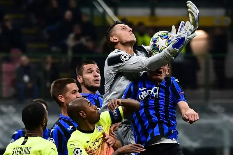 L'Atalanta sfiora l'impresa: frenato il City. La squadra di Gasperini conquista il suo primo storico punto nella competizione continentale.