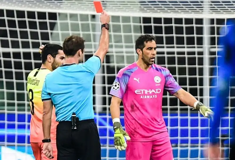 L'Atalanta sfiora l'impresa: frenato il City. La squadra di Gasperini conquista il suo primo storico punto nella competizione continentale.