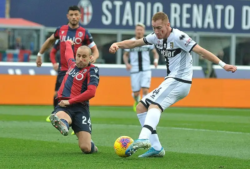 Il derby emiliano termina 2-2. La squadra di D'Aversa, inizialmente in vantaggio con Kulusevski, viene raggiunta nei minuti di recupero da Dzemaili.
