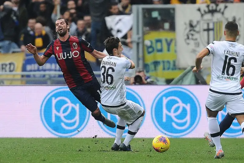 Il derby emiliano termina 2-2. La squadra di D'Aversa, inizialmente in vantaggio con Kulusevski, viene raggiunta nei minuti di recupero da Dzemaili.