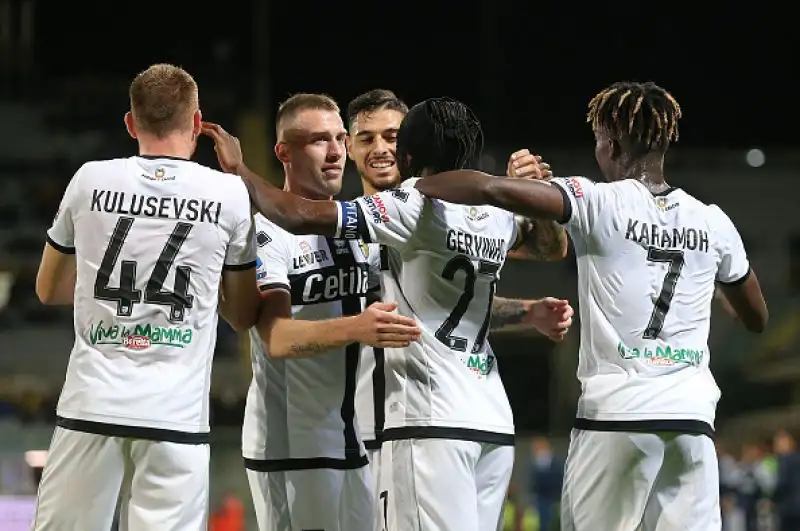Castrovilli replica a Gervinho: pari a Firenze. E' terminato 1-1 il primo posticipo dell'undicesima giornata di serie A.