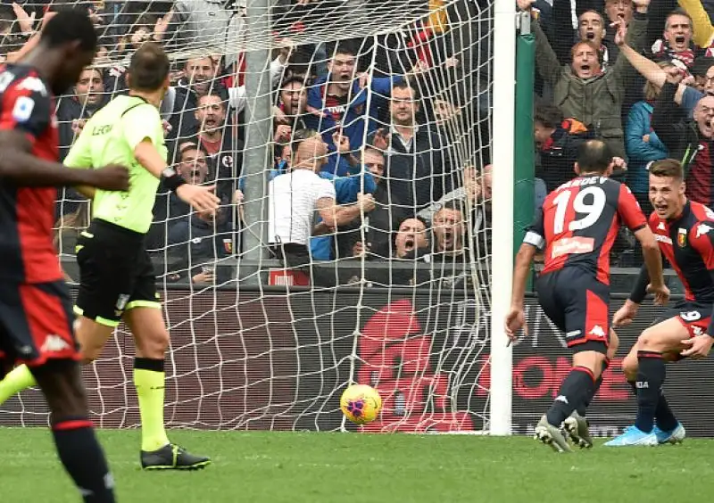 L'Udinese, guidata dal vice di Tudor Luca Gotti, fa il colpaccio a Genova piegando per 3-1 il Grifone con i gol di De Paul, Sema e Lasagna.