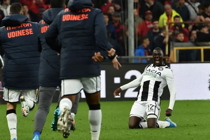 L'Udinese, guidata dal vice di Tudor Luca Gotti, fa il colpaccio a Genova piegando per 3-1 il Grifone con i gol di De Paul, Sema e Lasagna.