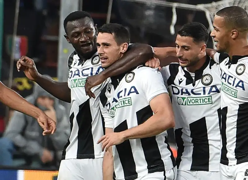 L'Udinese, guidata dal vice di Tudor Luca Gotti, fa il colpaccio a Genova piegando per 3-1 il Grifone con i gol di De Paul, Sema e Lasagna.