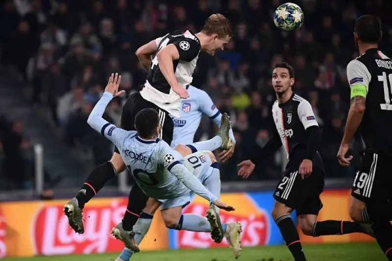 I bianconeri piegano i biancorossi con una punizione capolavoro di Dybala.