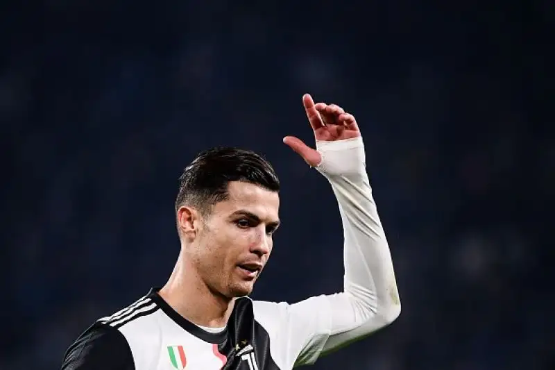 I padroni di casa battono un buon Milan grazie alla rete nella ripresa di Dybala, entrato al posto di un Cristiano.
