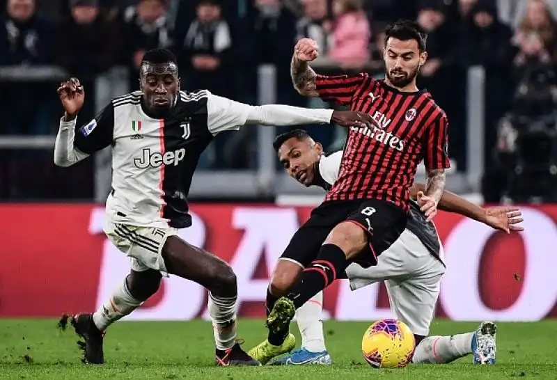 I padroni di casa battono un buon Milan grazie alla rete nella ripresa di Dybala, entrato al posto di un Cristiano.
