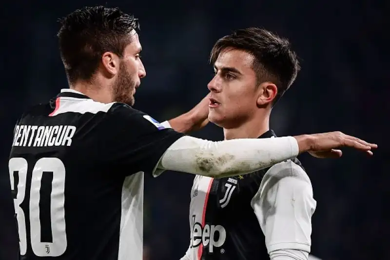 I padroni di casa battono un buon Milan grazie alla rete nella ripresa di Dybala, entrato al posto di un Cristiano.