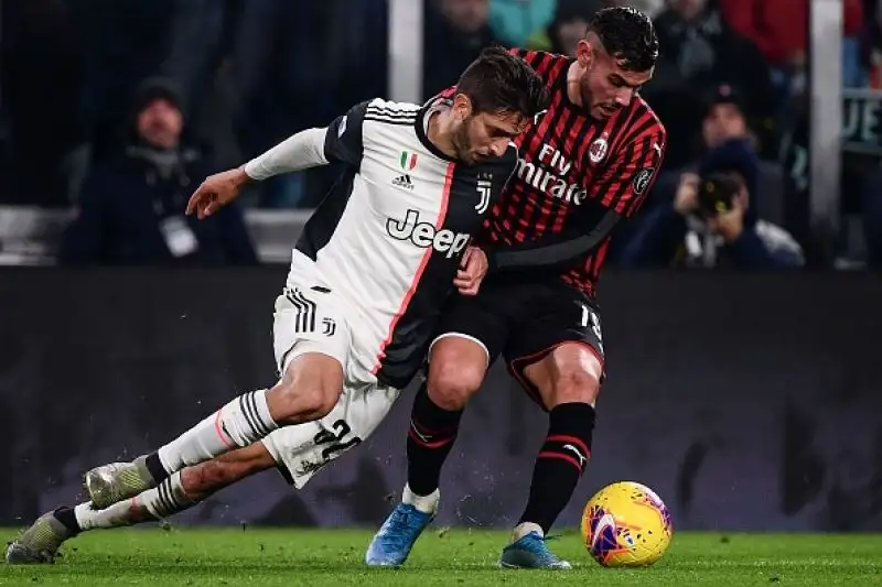 I padroni di casa battono un buon Milan grazie alla rete nella ripresa di Dybala, entrato al posto di un Cristiano.