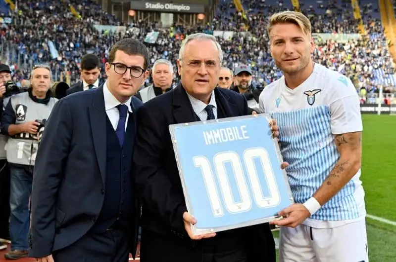 Per i capitolini in gol due volte Correa, Milinkovic-Savic e Immobile su rigore, Lapadula e La Mantia gli autori delle reti salentine.