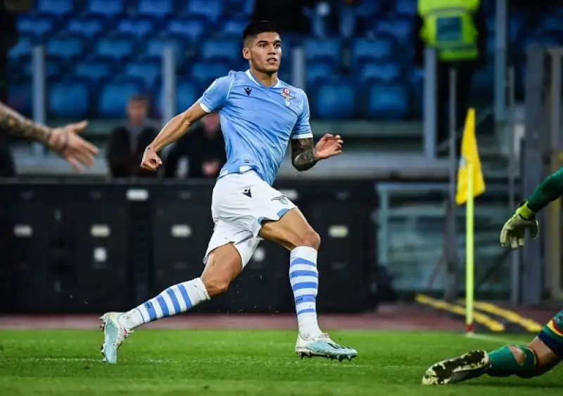 Per i capitolini in gol due volte Correa, Milinkovic-Savic e Immobile su rigore, Lapadula e La Mantia gli autori delle reti salentine.