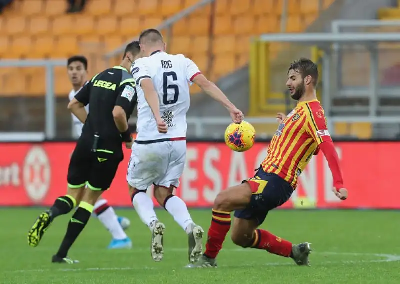 Quattro gol, una rissa, tre espulsioni, due rigori: si è visto di tutto nella sfida di lunedì pomeriggio.