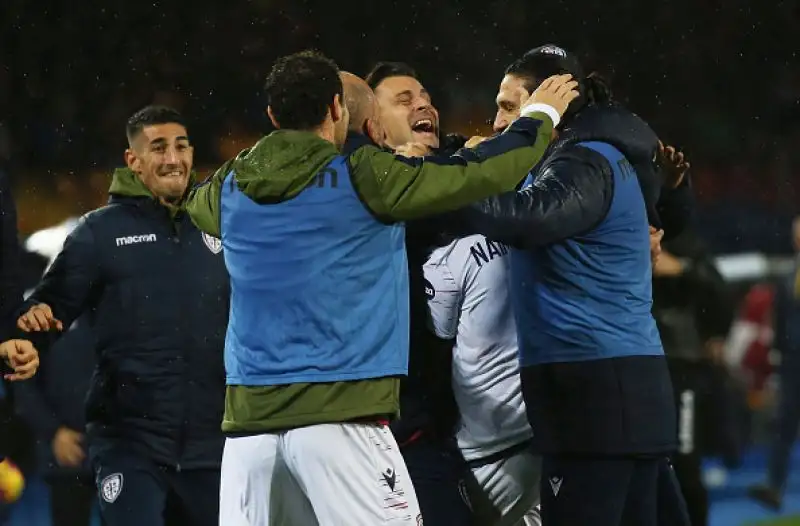 Quattro gol, una rissa, tre espulsioni, due rigori: si è visto di tutto nella sfida di lunedì pomeriggio.