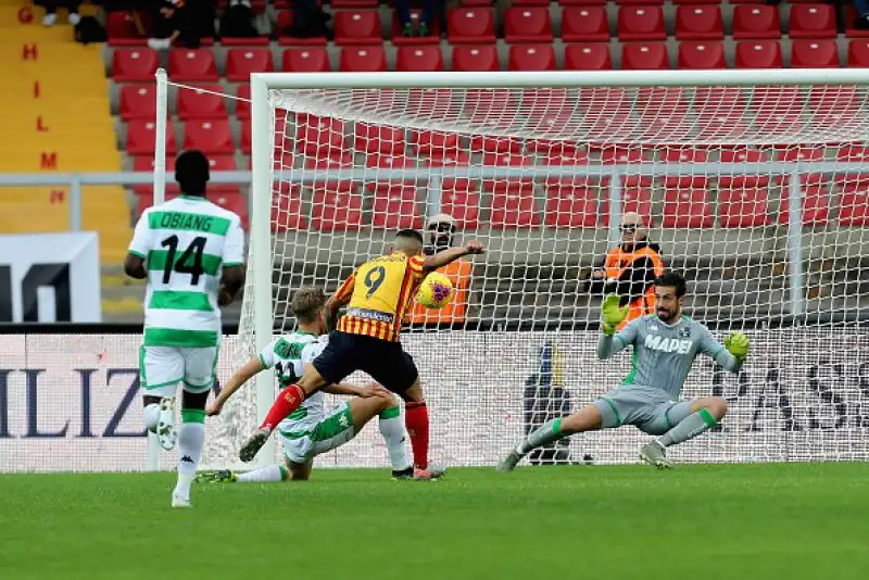 Lecce e Sassuolo pareggiano per 2-2 lo scontro salvezza al Via del Mare.
