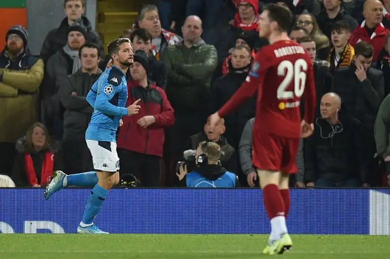 Al vantaggio partenopeo del solito Mertens ha risposto  Lovren per la squadra di Klopp.