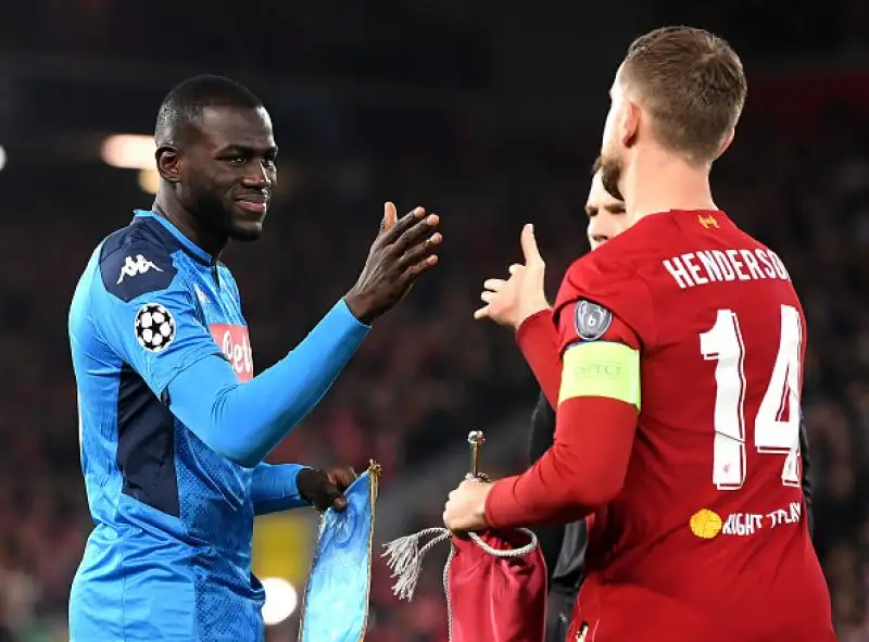Al vantaggio partenopeo del solito Mertens ha risposto  Lovren per la squadra di Klopp.