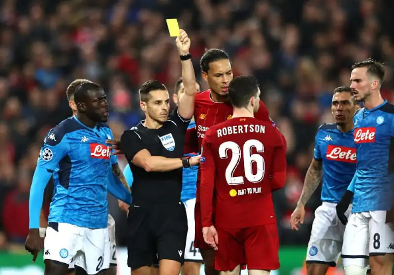 Al vantaggio partenopeo del solito Mertens ha risposto  Lovren per la squadra di Klopp.