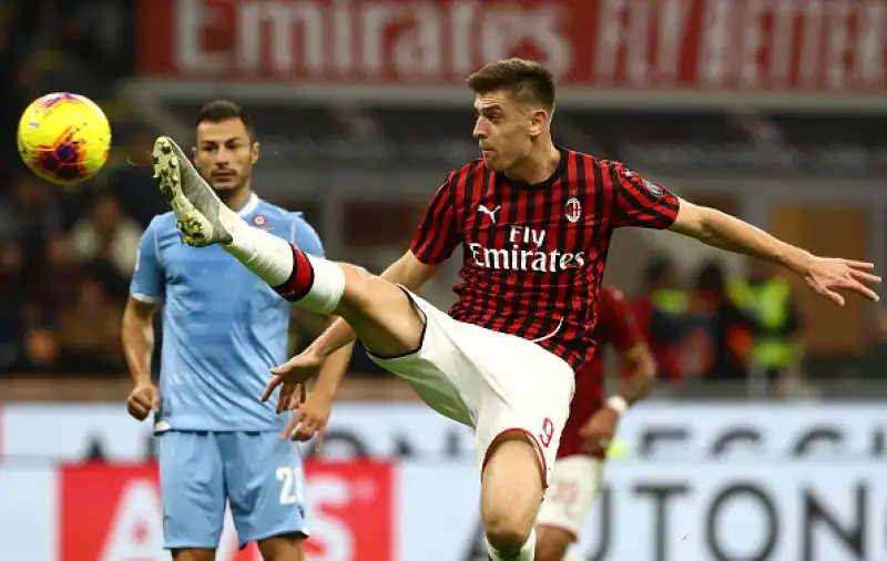 Il Milan ripiomba nell'incubo: la Lazio passa a San Siro. Rossoneri battuti in casa per 2-1 dalla squadra capitolina.