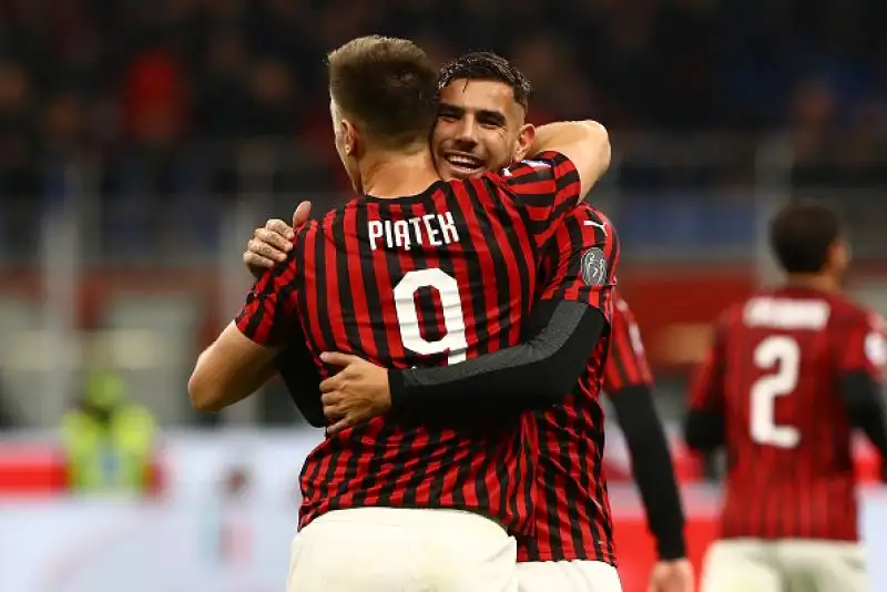 Il Milan ripiomba nell'incubo: la Lazio passa a San Siro. Rossoneri battuti in casa per 2-1 dalla squadra capitolina.