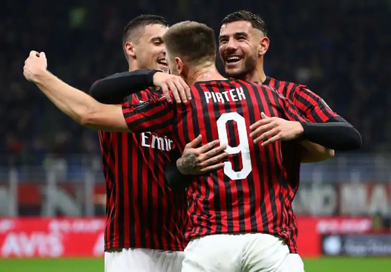 Il Milan ripiomba nell'incubo: la Lazio passa a San Siro. Rossoneri battuti in casa per 2-1 dalla squadra capitolina.