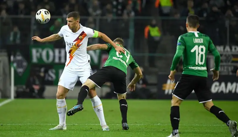 Delusione cocente Roma: ko al 95', in Europa ora è dura. Sconfitta amarissima per i giallorossi sul campo del Borussia Monchengladbach.