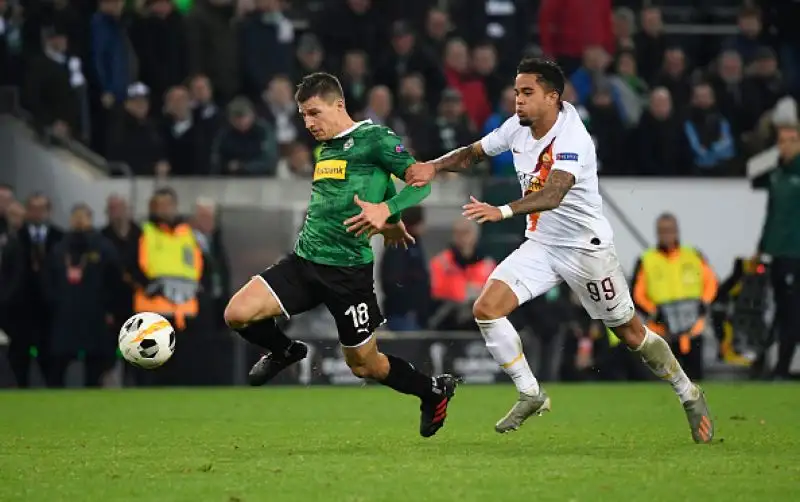 Delusione cocente Roma: ko al 95', in Europa ora è dura. Sconfitta amarissima per i giallorossi sul campo del Borussia Monchengladbach.