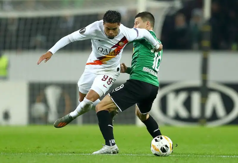 Delusione cocente Roma: ko al 95', in Europa ora è dura. Sconfitta amarissima per i giallorossi sul campo del Borussia Monchengladbach.