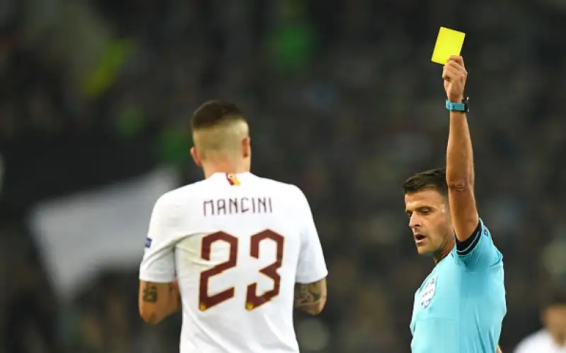 Delusione cocente Roma: ko al 95', in Europa ora è dura. Sconfitta amarissima per i giallorossi sul campo del Borussia Monchengladbach.