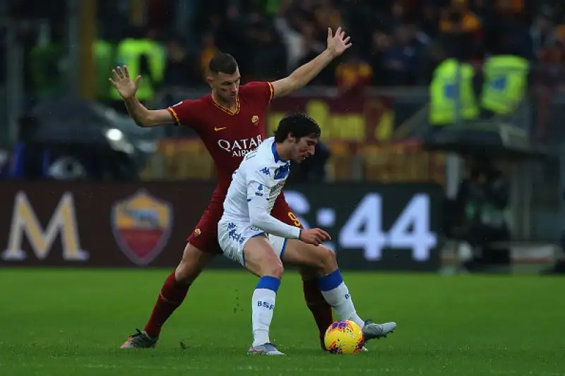 Un super Smalling trascina la Roma. Gol e due assist per il difensore nel successo sul Brescia.