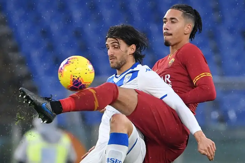 Un super Smalling trascina la Roma. Gol e due assist per il difensore nel successo sul Brescia.