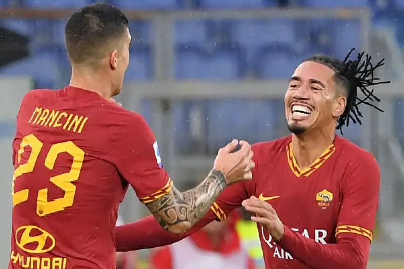 Un super Smalling trascina la Roma. Gol e due assist per il difensore nel successo sul Brescia.