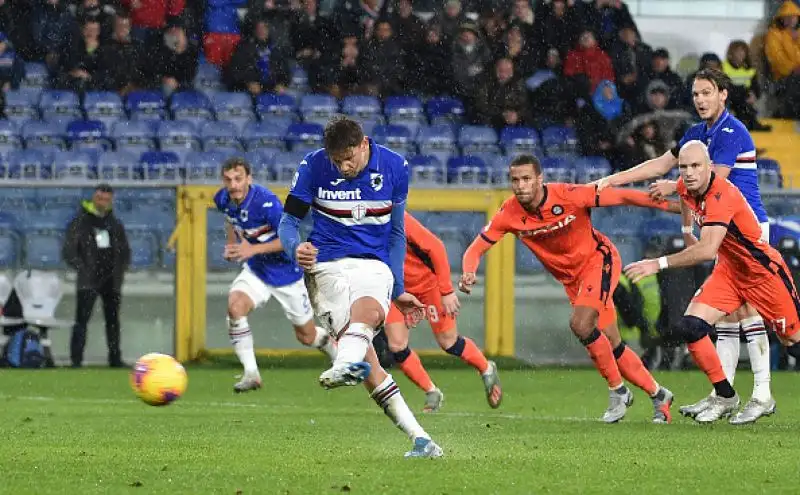 Ramirez di rigore, la Samp continua la risalita. I blucerchiati battono in rimonta l'Udinese per 2-1: decide un rigore dell'uruguaiano. Friulani in dieci per quasi tutto il secondo tempo.
