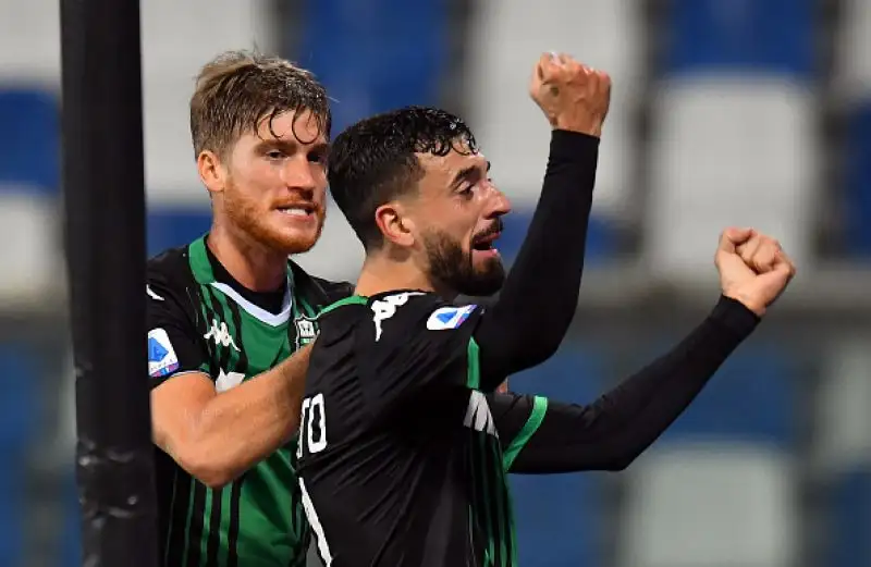 I neroverdi sono andati sul 2-0 con le reti di Caputo e Boga, gli ospiti hanno accorciato con Orsolini prima del gol del definitivo 3-1 ancora di Caputo.